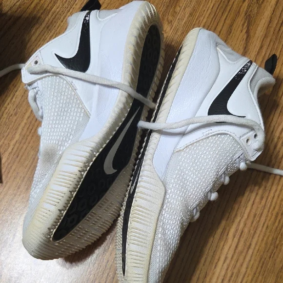 Sneakers - Picture 4 of 5